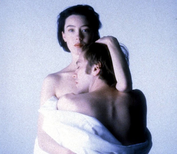 “KISSED” IS A UNIQUE LOVE STORY BETWEEN CADAVERS AND SPIRITUALITY